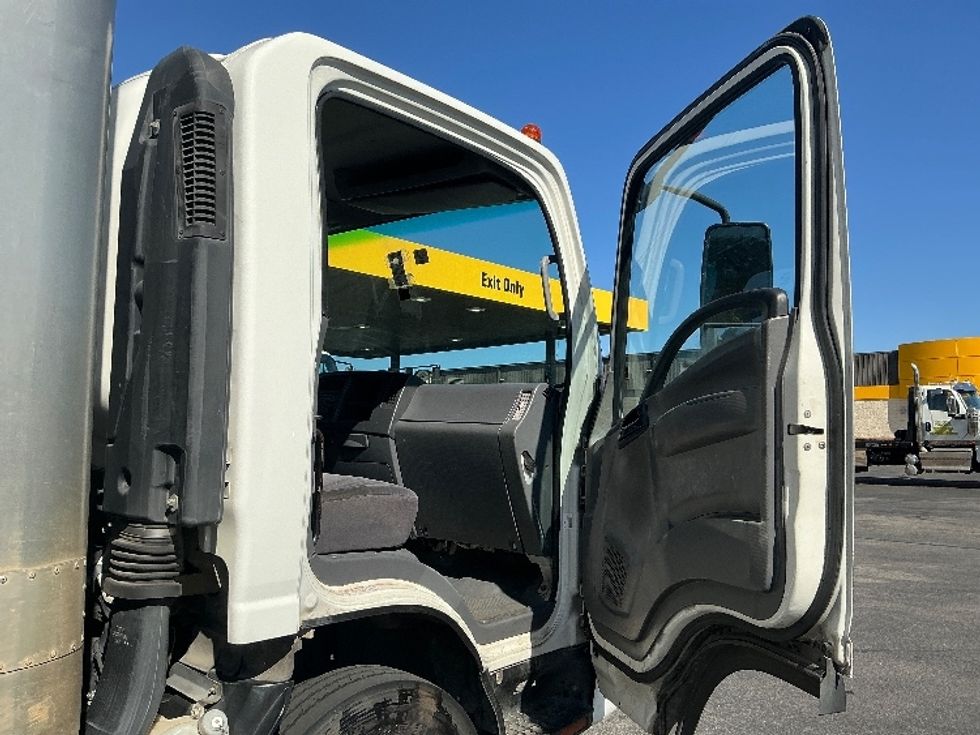 Light Duty Box Truck-Light and Medium Duty Trucks-Isuzu-2014-NPR-Austin-TX-195,264\n\t\tmiles-$ 16,000 - Image 20