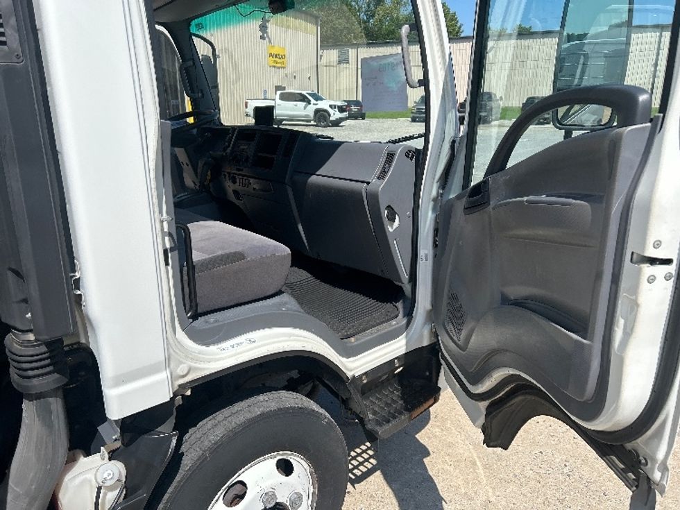 Light Duty Box Truck-Light and Medium Duty Trucks-Isuzu-2014-NPR-Hueytown-AL-67,528\n\t\tmiles-$ 29,750 - Image 19