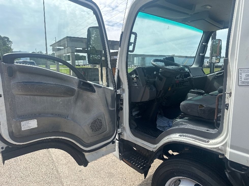 Light Duty Box Truck-Light and Medium Duty Trucks-Isuzu-2015-NPR-Hammond-LA-132,493\n\t\tmiles-$ 19,500 - Image 16