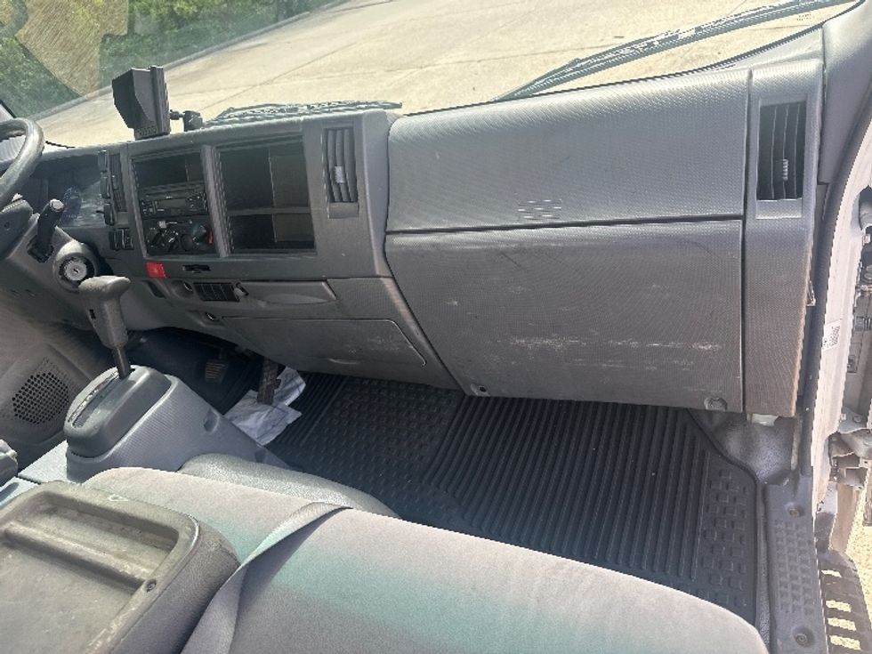 Light Duty Box Truck-Light and Medium Duty Trucks-Isuzu-2015-NPR-Hammond-LA-132,493\n\t\tmiles-$ 19,500 - Image 21