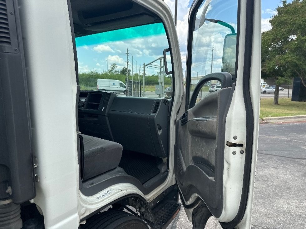 Light Duty Box Truck-Light and Medium Duty Trucks-Isuzu-2015-NPR-San Antonio-TX-242,238\n\t\tmiles-$ 24,750 - Image 20