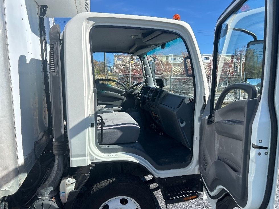 Light Duty Box Truck-Light and Medium Duty Trucks-Isuzu-2016-NPR-Atlanta-GA-41,785\n\t\tmiles-$ 14,000 - Image 20
