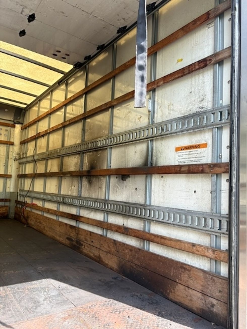 Light Duty Box Truck-Light and Medium Duty Trucks-Isuzu-2016-NPR EFI-Allentown-PA-91,105\n\t\tmiles-$ 31,000 - Image 10