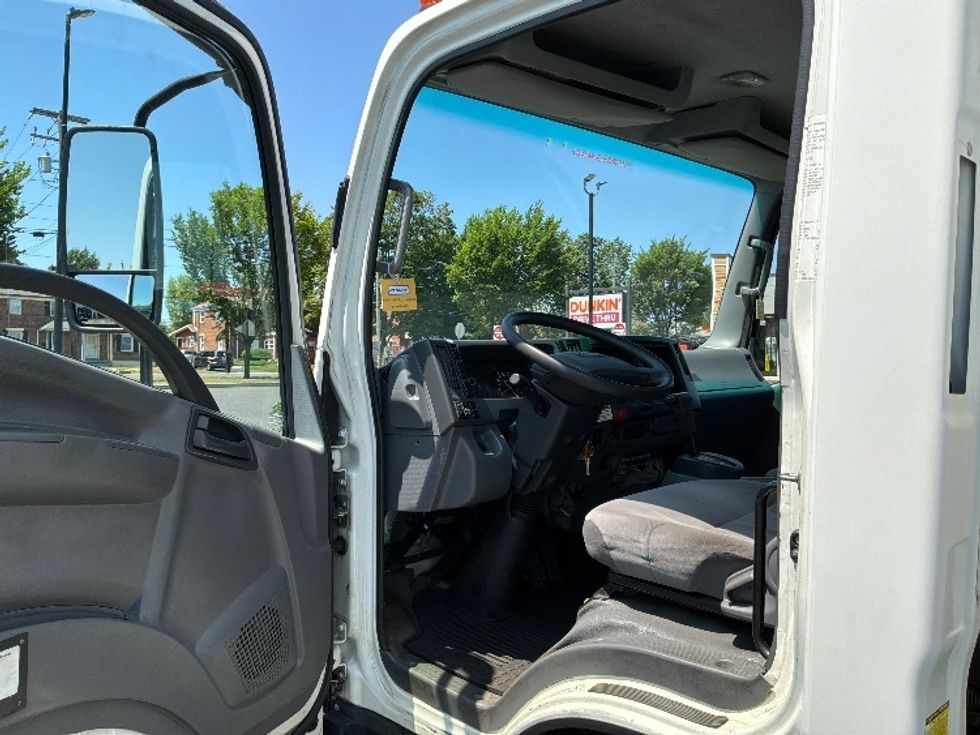Light Duty Box Truck-Light and Medium Duty Trucks-Isuzu-2016-NPR EFI-Allentown-PA-91,105\n\t\tmiles-$ 31,000 - Image 14