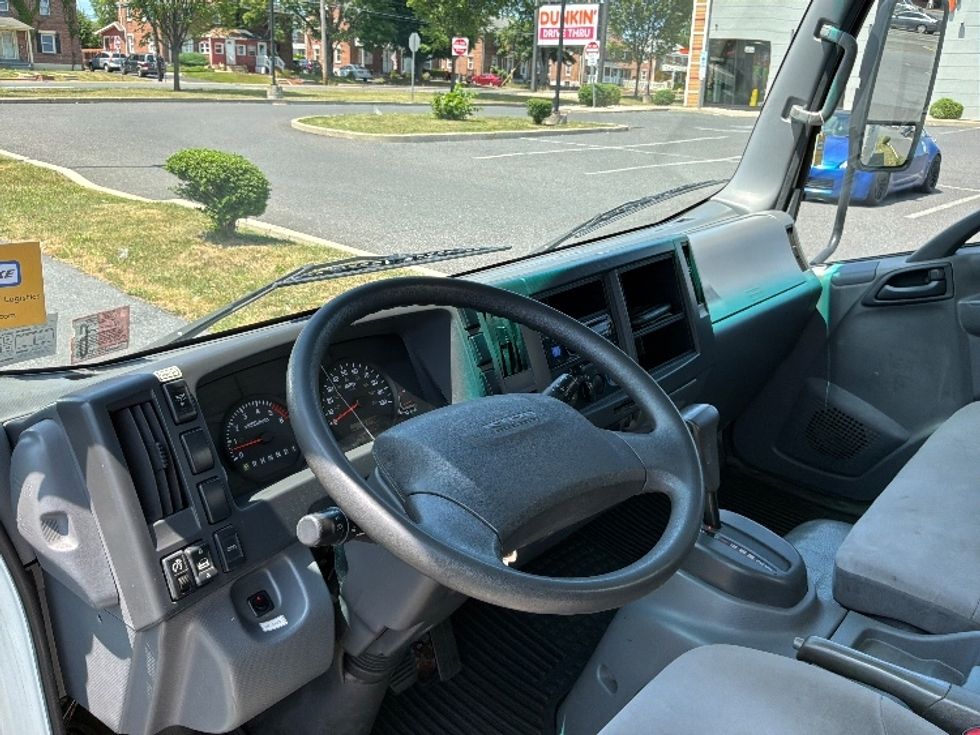 Light Duty Box Truck-Light and Medium Duty Trucks-Isuzu-2016-NPR EFI-Allentown-PA-91,105\n\t\tmiles-$ 31,000 - Image 15