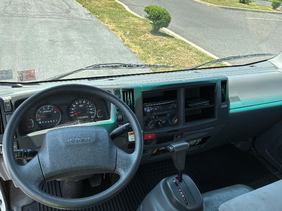 Light Duty Box Truck-Light and Medium Duty Trucks-Isuzu-2016-NPR EFI-Allentown-PA-91,105\n\t\tmiles-$ 31,000 - Image 16