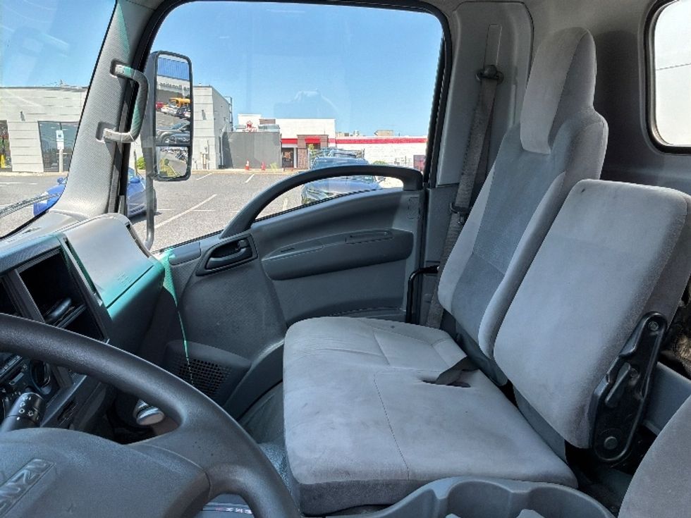 Light Duty Box Truck-Light and Medium Duty Trucks-Isuzu-2016-NPR EFI-Allentown-PA-91,105\n\t\tmiles-$ 31,000 - Image 17