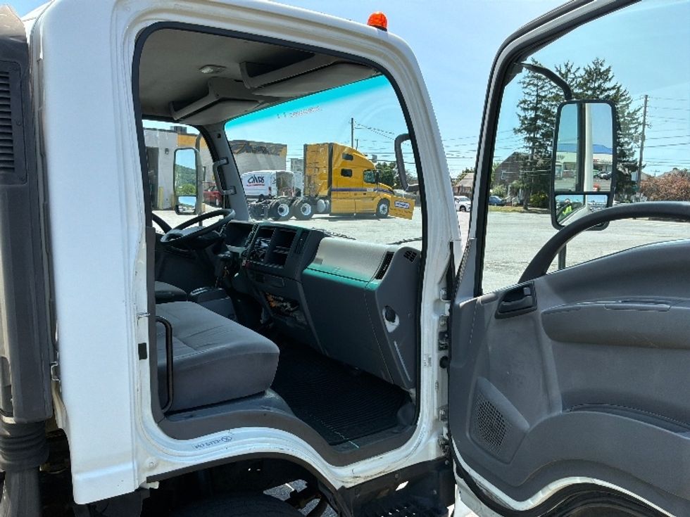 Light Duty Box Truck-Light and Medium Duty Trucks-Isuzu-2016-NPR EFI-Allentown-PA-91,105\n\t\tmiles-$ 31,000 - Image 18