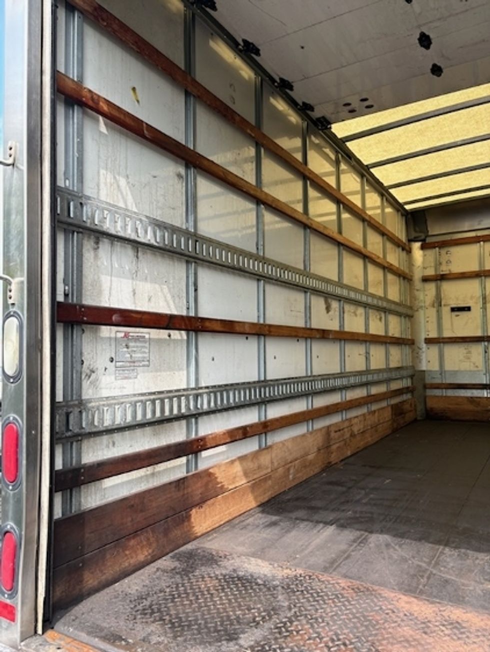 Light Duty Box Truck-Light and Medium Duty Trucks-Isuzu-2016-NPR EFI-Allentown-PA-91,105\n\t\tmiles-$ 31,000 - Image 9
