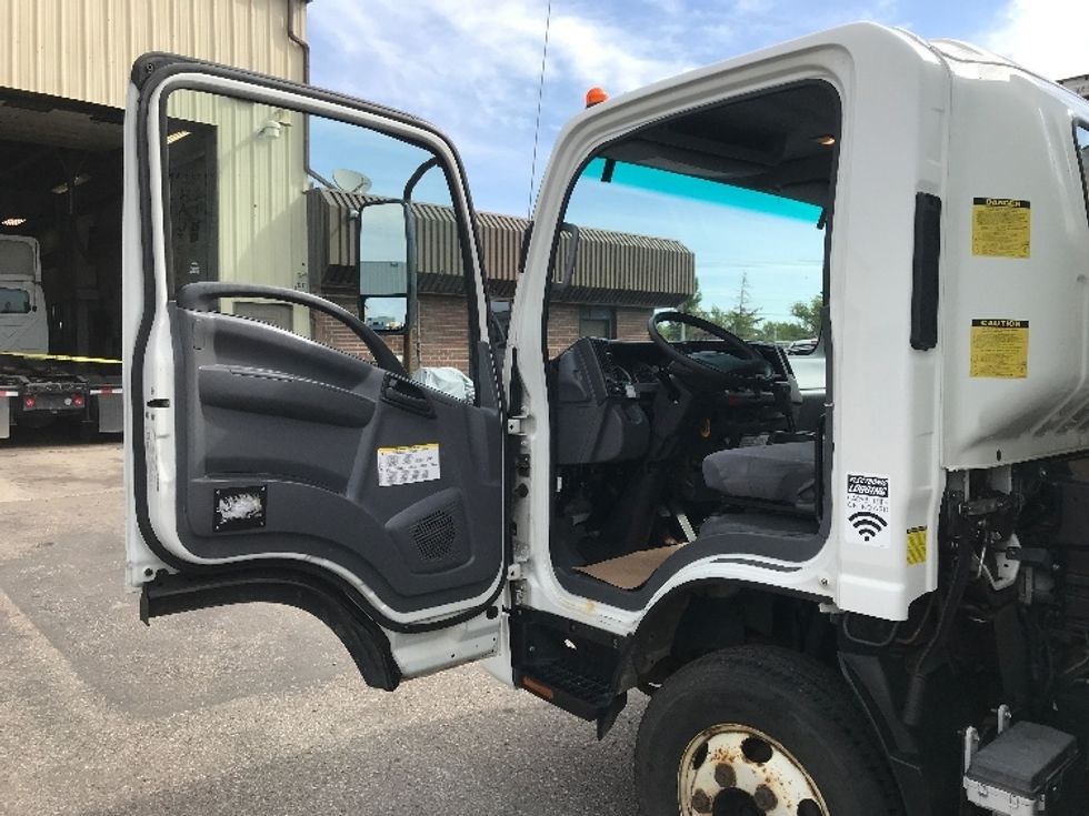 Light Duty Box Truck-Light and Medium Duty Trucks-Isuzu-2018-NPR-Calgary-AB-173,750\n\t\tkm-$ 44,500 - Image 16