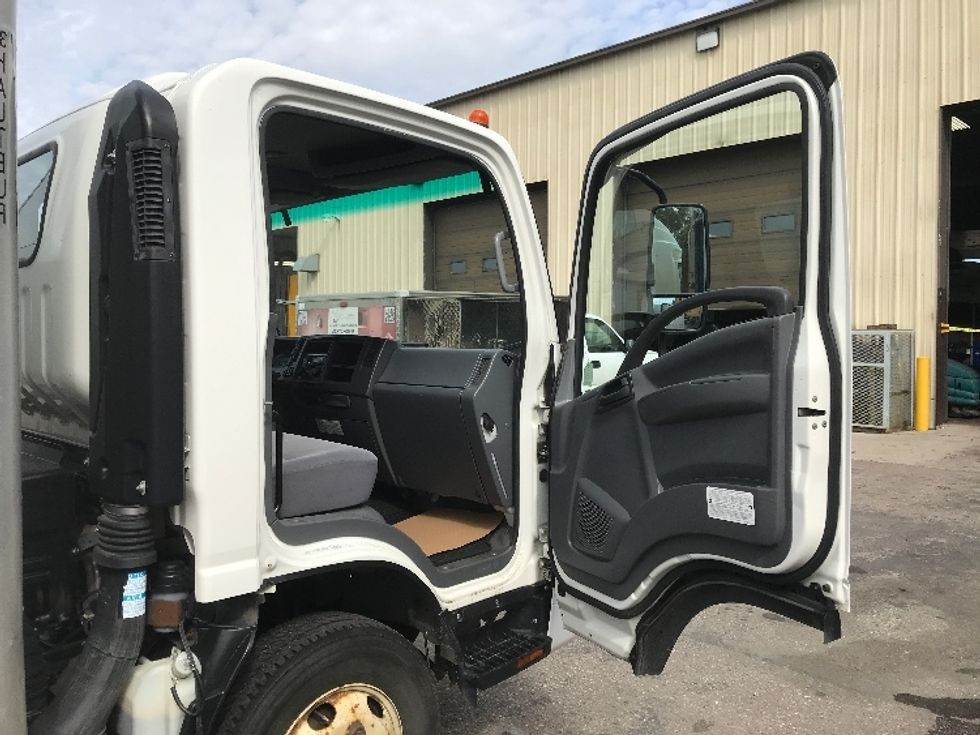 Light Duty Box Truck-Light and Medium Duty Trucks-Isuzu-2018-NPR-Calgary-AB-173,750\n\t\tkm-$ 44,500 - Image 20