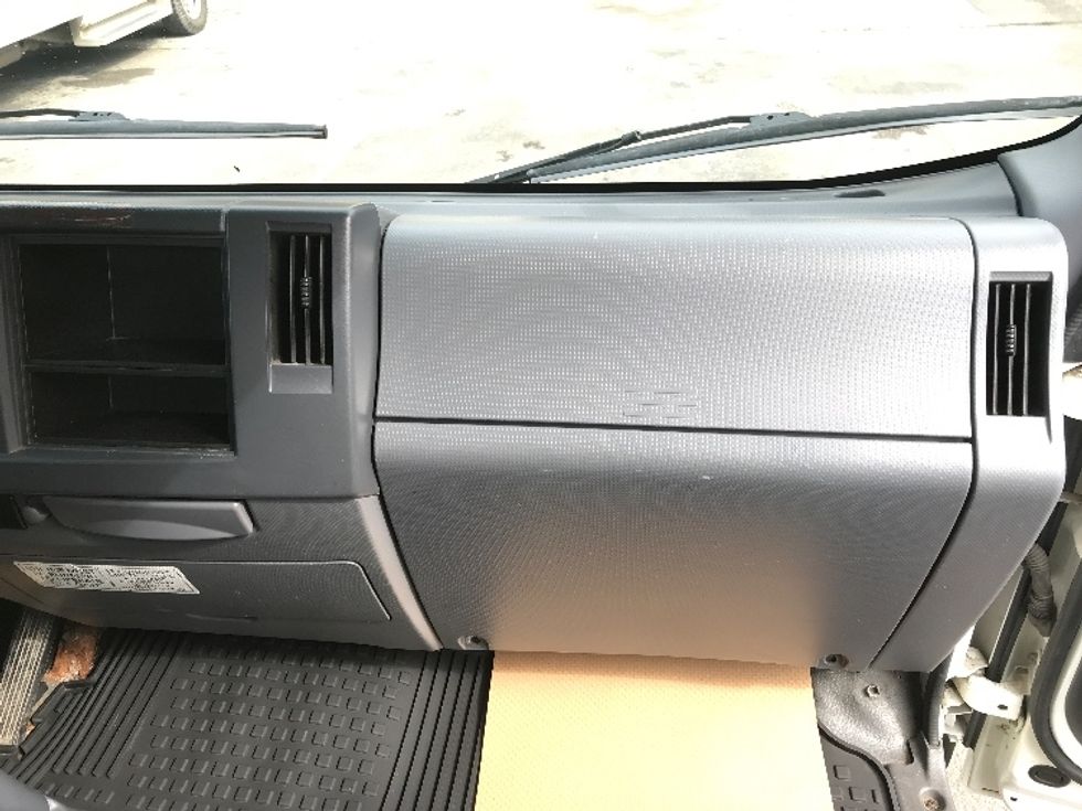 Light Duty Box Truck-Light and Medium Duty Trucks-Isuzu-2018-NPR-Calgary-AB-173,750\n\t\tkm-$ 44,500 - Image 21