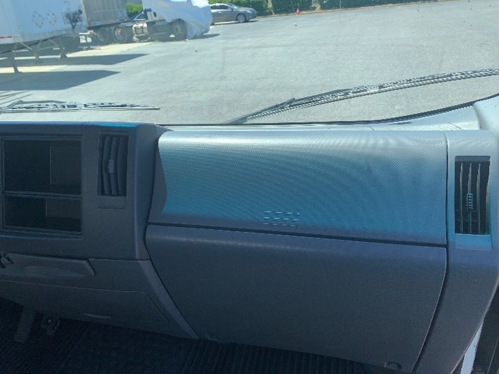 Light Duty Box Truck-Light and Medium Duty Trucks-Isuzu-2018-NPR-Charlotte-NC-196,066\n\t\tmiles-$ 12,000 - Image 21