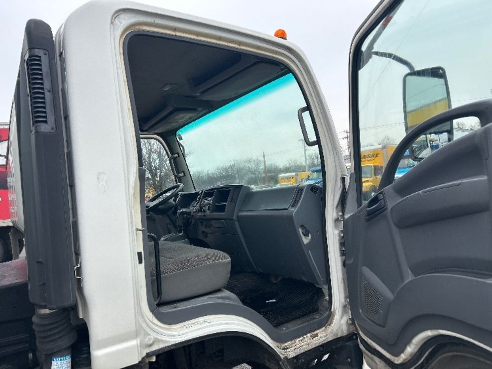 Light Duty Box Truck-Light and Medium Duty Trucks-Isuzu-2018-NPR-Chicopee-MA-258,620\n\t\tmiles-$ 15,500 - Image 20