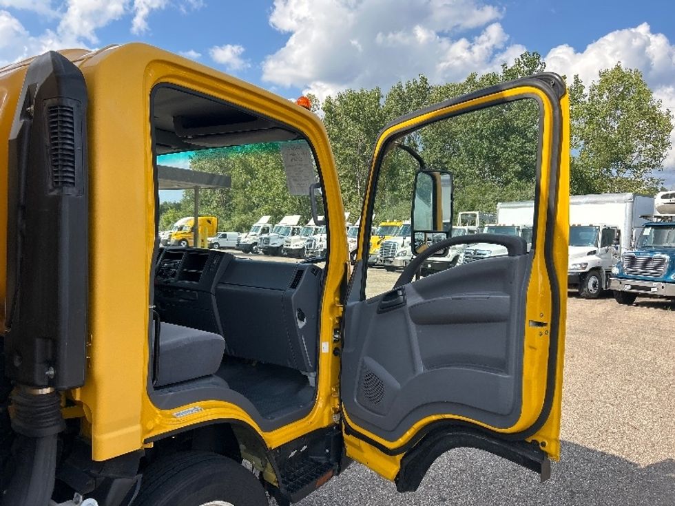 Light Duty Box Truck-Light and Medium Duty Trucks-Isuzu-2018-NPR EFI-Akron-OH-54,002\n\t\tmiles-$ 35,750 - Image 20