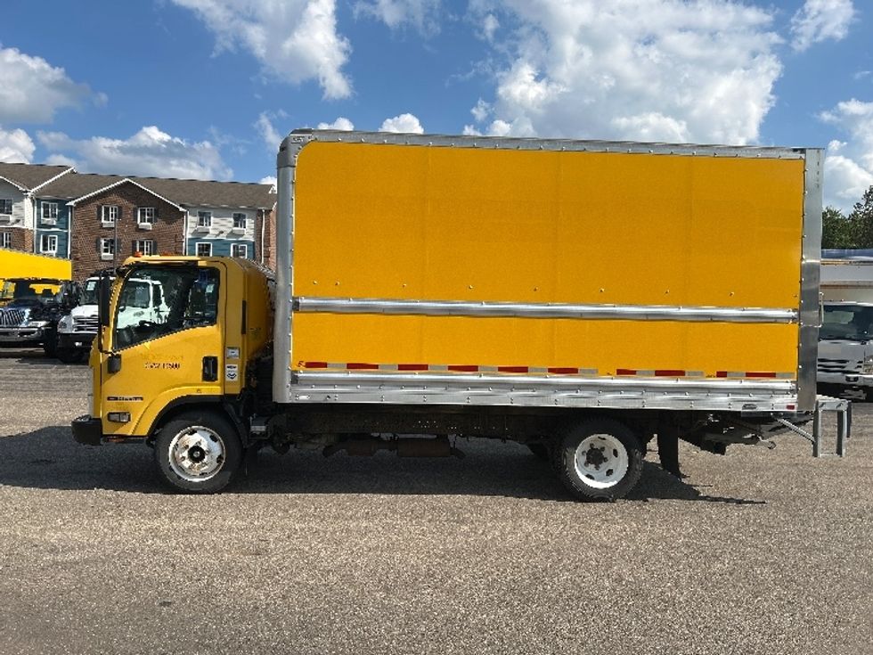Light Duty Box Truck-Light and Medium Duty Trucks-Isuzu-2018-NPR EFI-Akron-OH-54,002\n\t\tmiles-$ 35,750 - Image 4