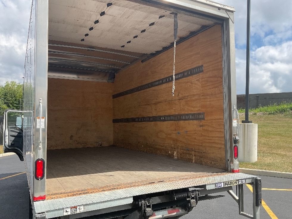 Light Duty Box Truck-Light and Medium Duty Trucks-Isuzu-2018-NPR EFI-Akron-OH-68,713\n\t\tmiles-$ 34,250 - Image 12