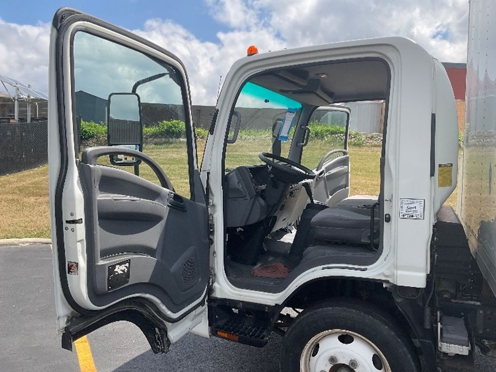 Light Duty Box Truck-Light and Medium Duty Trucks-Isuzu-2018-NPR EFI-Akron-OH-68,713\n\t\tmiles-$ 34,250 - Image 17