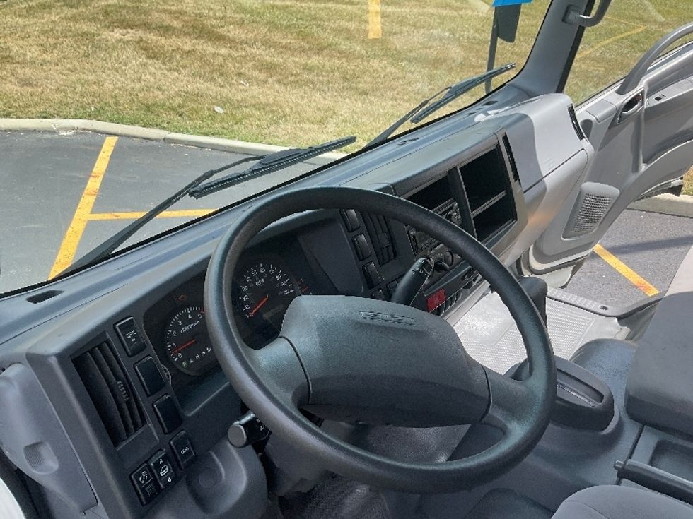 Light Duty Box Truck-Light and Medium Duty Trucks-Isuzu-2018-NPR EFI-Akron-OH-68,713\n\t\tmiles-$ 34,250 - Image 18