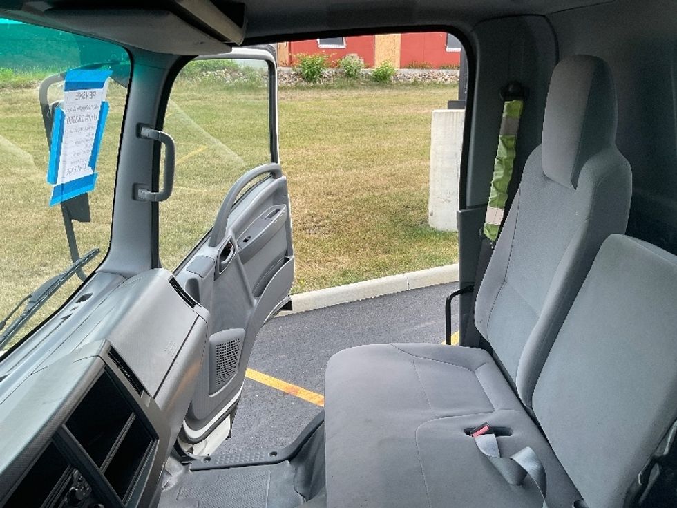Light Duty Box Truck-Light and Medium Duty Trucks-Isuzu-2018-NPR EFI-Akron-OH-68,713\n\t\tmiles-$ 34,250 - Image 19