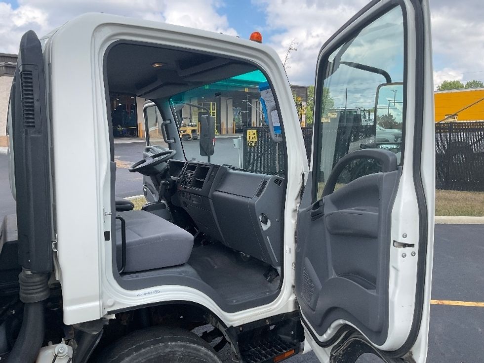 Light Duty Box Truck-Light and Medium Duty Trucks-Isuzu-2018-NPR EFI-Akron-OH-68,713\n\t\tmiles-$ 34,250 - Image 20