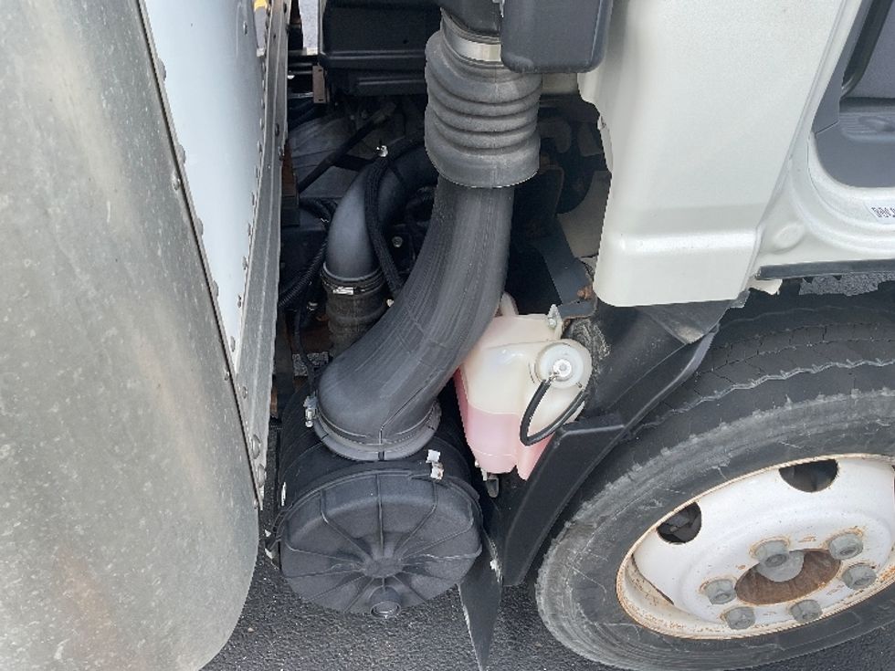 Light Duty Box Truck-Light and Medium Duty Trucks-Isuzu-2018-NPR EFI-Akron-OH-68,713\n\t\tmiles-$ 34,250 - Image 23