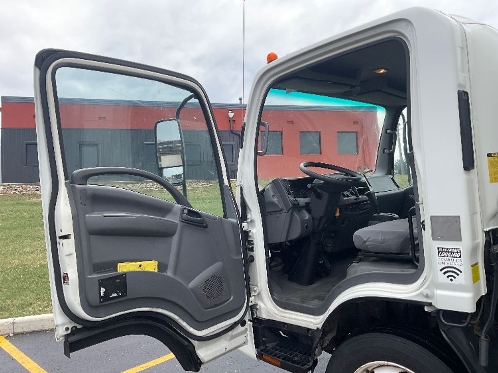 Light Duty Box Truck-Light and Medium Duty Trucks-Isuzu-2018-NPR EFI-Akron-OH-88,462\n\t\tmiles-$ 30,750 - Image 14