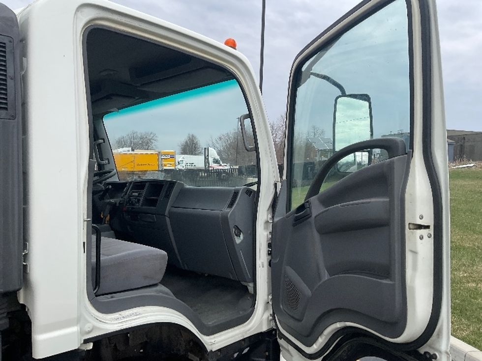 Light Duty Box Truck-Light and Medium Duty Trucks-Isuzu-2018-NPR EFI-Akron-OH-88,462\n\t\tmiles-$ 30,750 - Image 18