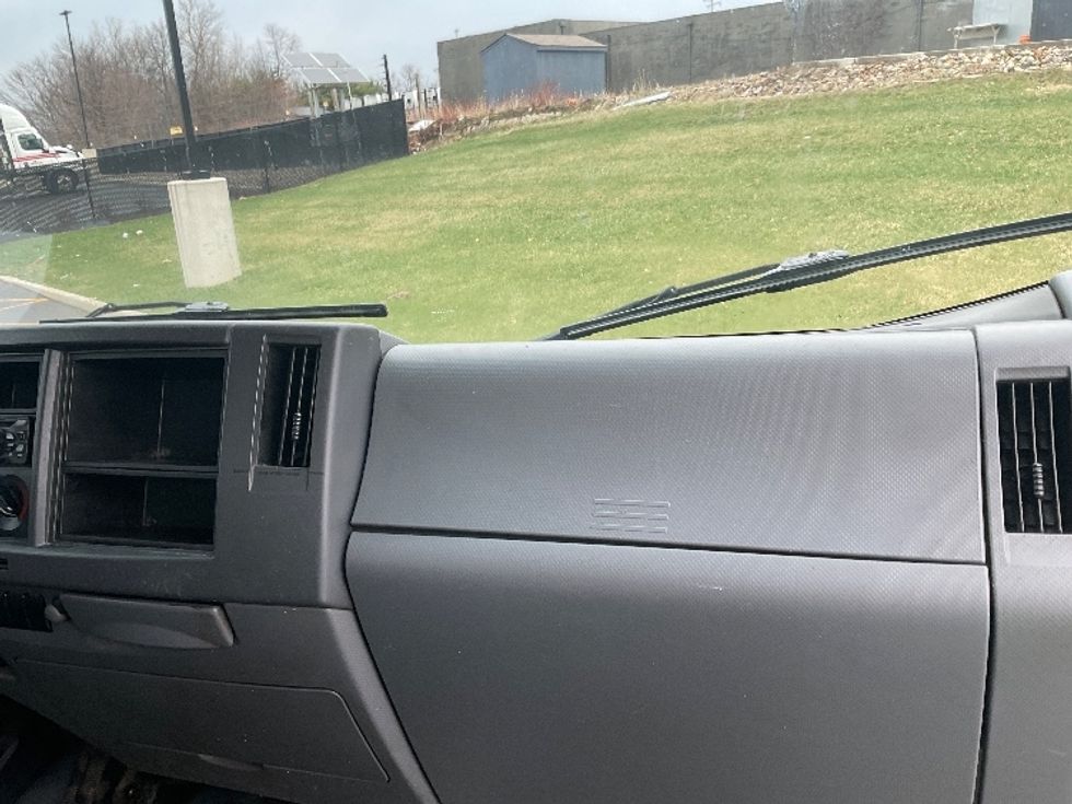 Light Duty Box Truck-Light and Medium Duty Trucks-Isuzu-2018-NPR EFI-Akron-OH-88,462\n\t\tmiles-$ 30,750 - Image 19