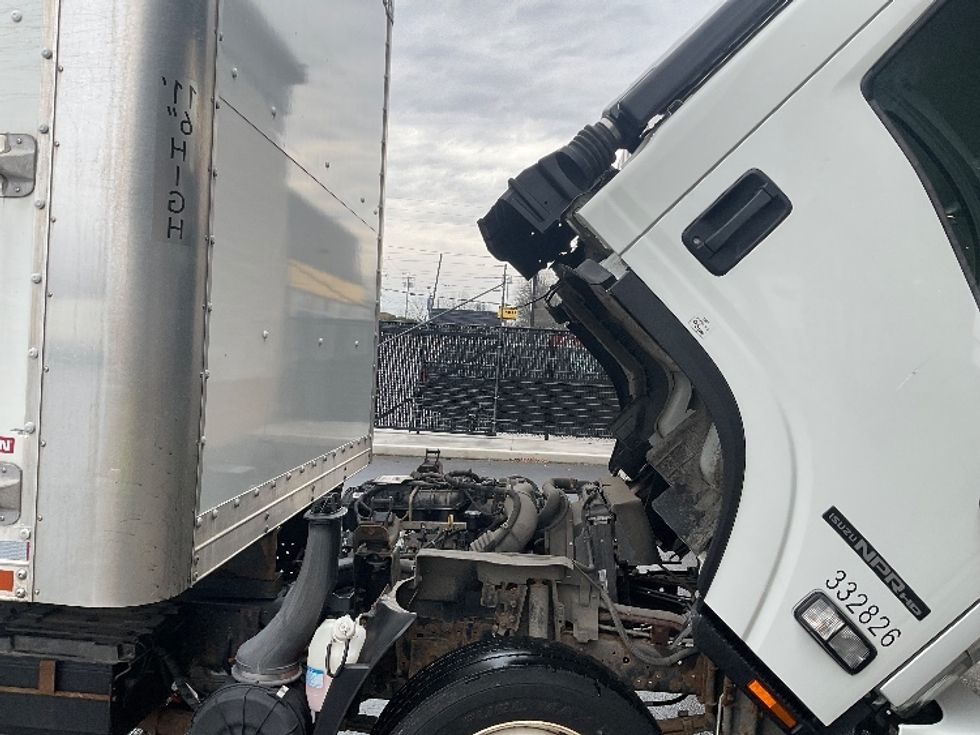 Light Duty Box Truck-Light and Medium Duty Trucks-Isuzu-2018-NPR EFI-Akron-OH-88,462\n\t\tmiles-$ 30,750 - Image 21