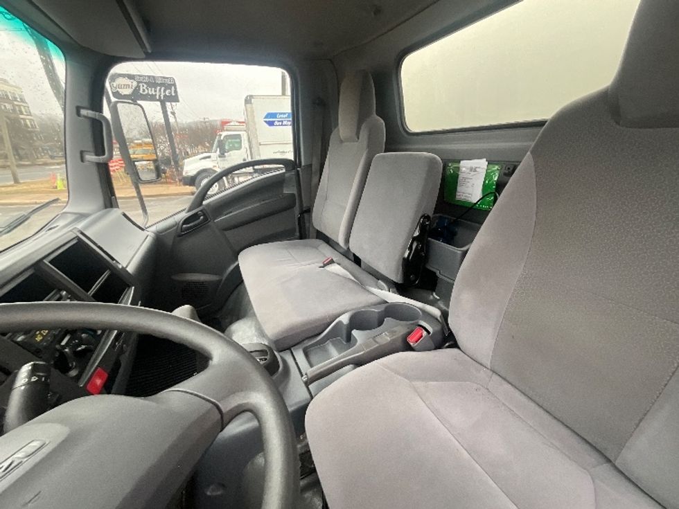 Light Duty Box Truck-Light and Medium Duty Trucks-Isuzu-2018-NPR EFI-Alexandria-VA-54,847\n\t\tmiles-$ 36,750 - Image 19