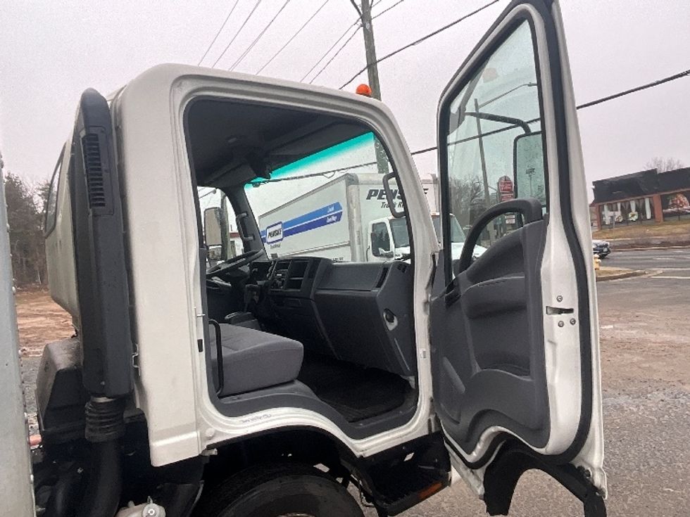 Light Duty Box Truck-Light and Medium Duty Trucks-Isuzu-2018-NPR EFI-Alexandria-VA-54,847\n\t\tmiles-$ 36,750 - Image 20