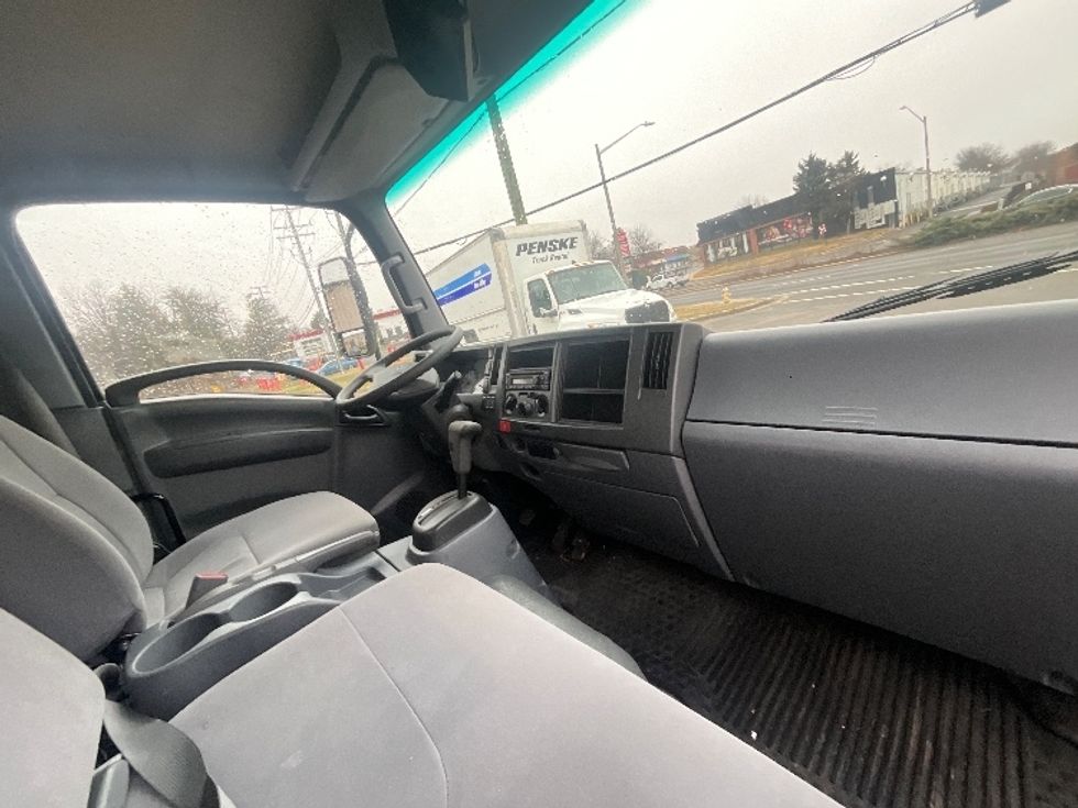 Light Duty Box Truck-Light and Medium Duty Trucks-Isuzu-2018-NPR EFI-Alexandria-VA-54,847\n\t\tmiles-$ 36,750 - Image 22