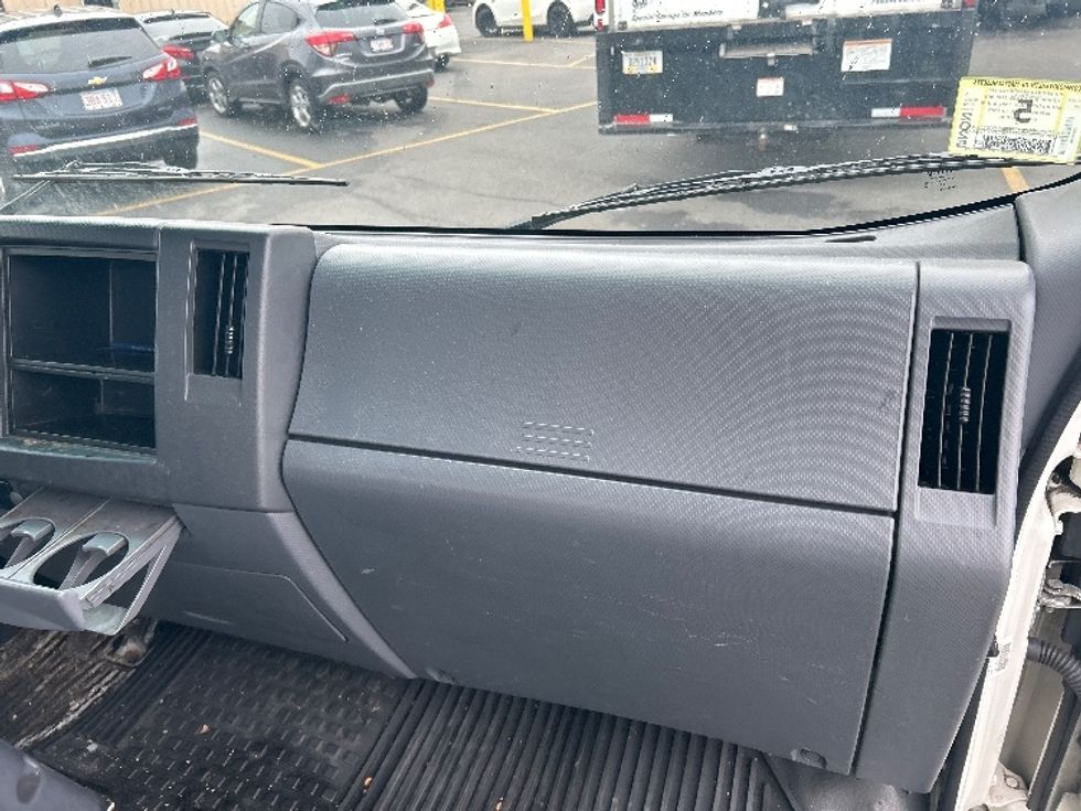 Light Duty Box Truck-Light and Medium Duty Trucks-Isuzu-2018-NPR EFI-Braintree-MA-105,263\n\t\tmiles-$ 32,000 - Image 21