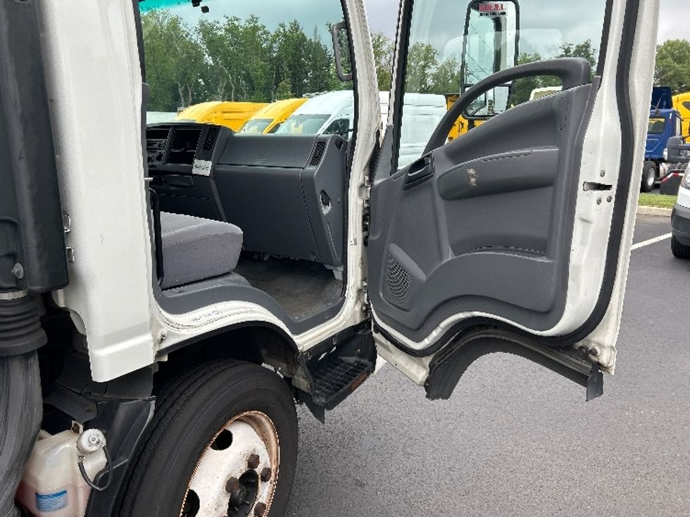 Light Duty Box Truck-Light and Medium Duty Trucks-Isuzu-2018-NPR EFI-Cranbury-NJ-128,695\n\t\tmiles-$ 30,750 - Image 19
