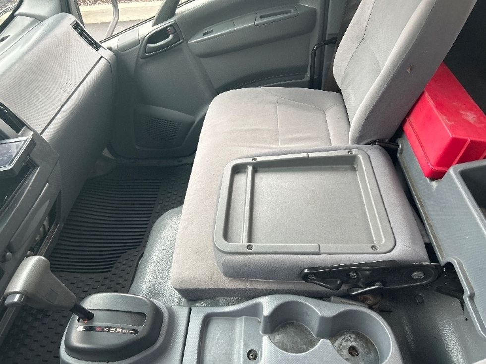 Light Duty Box Truck-Light and Medium Duty Trucks-Isuzu-2018-NPR EFI-Cranbury-NJ-129,660\n\t\tmiles-$ 30,500 - Image 19
