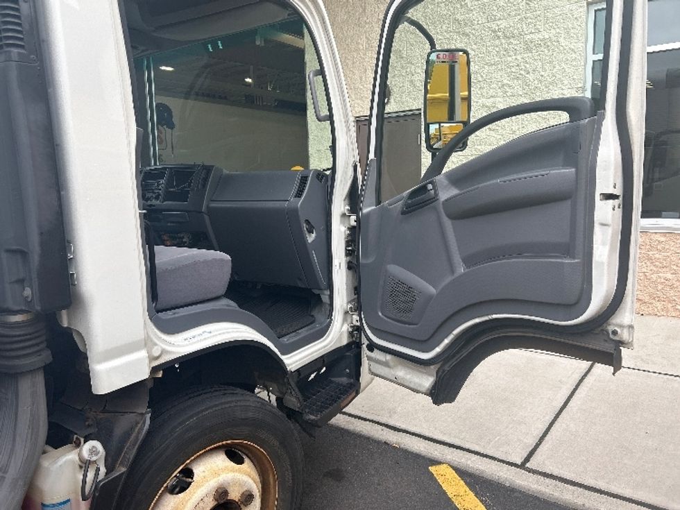 Light Duty Box Truck-Light and Medium Duty Trucks-Isuzu-2018-NPR EFI-Cranbury-NJ-129,660\n\t\tmiles-$ 30,500 - Image 20