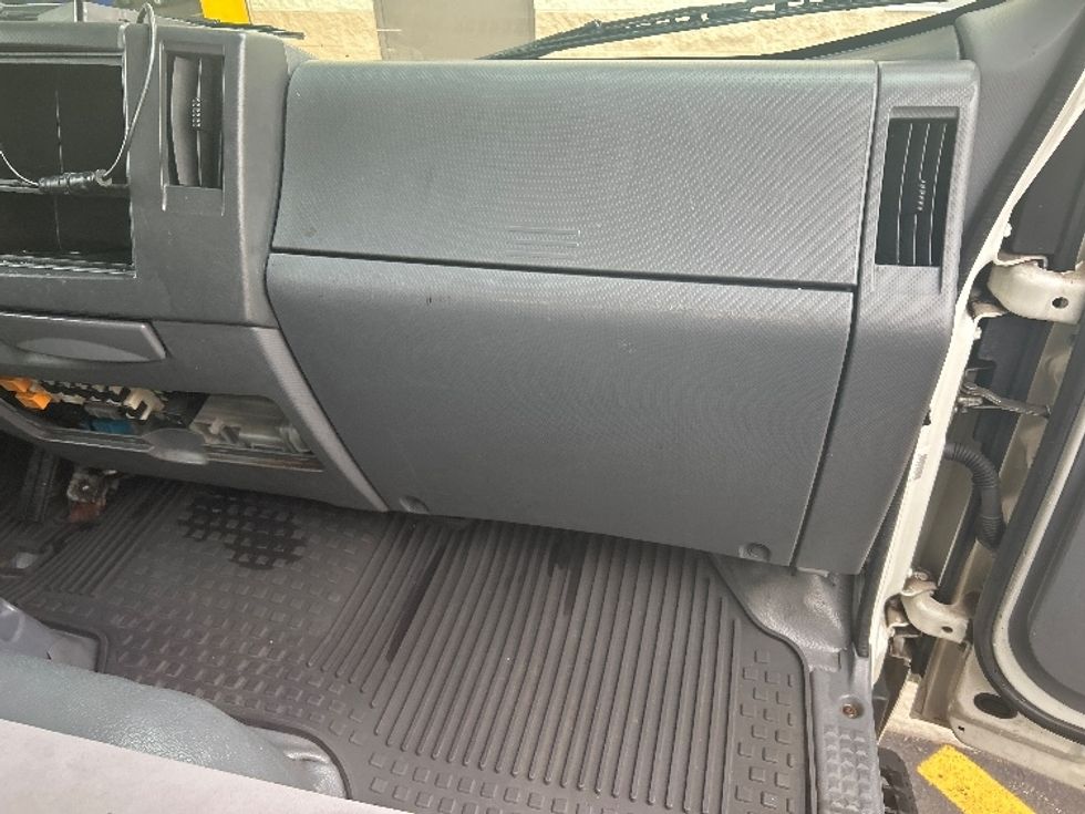 Light Duty Box Truck-Light and Medium Duty Trucks-Isuzu-2018-NPR EFI-Cranbury-NJ-129,660\n\t\tmiles-$ 30,500 - Image 21