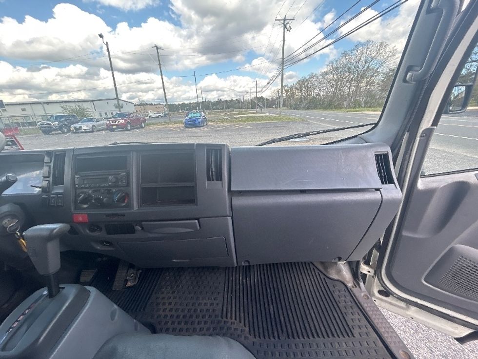 Light Duty Box Truck-Light and Medium Duty Trucks-Isuzu-2018-NPR EFI-Millville-NJ-76,377\n\t\tmiles-$ 31,750 - Image 21
