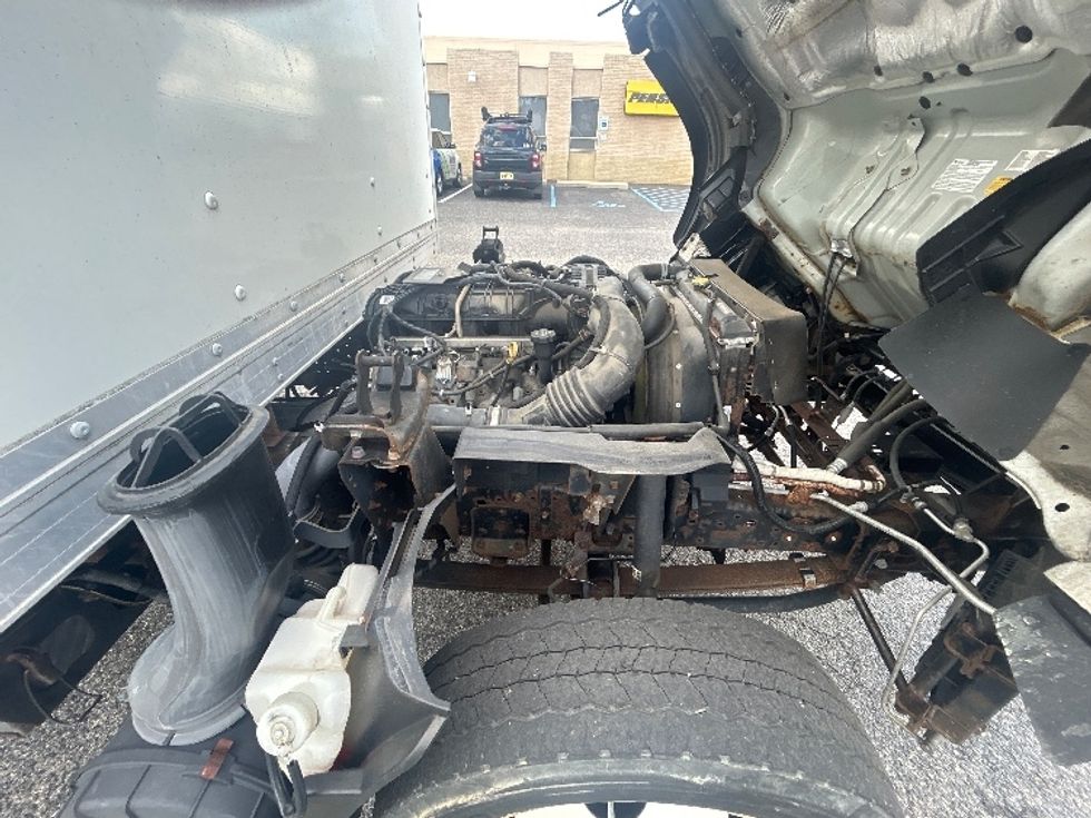Light Duty Box Truck-Light and Medium Duty Trucks-Isuzu-2018-NPR EFI-Millville-NJ-76,377\n\t\tmiles-$ 31,750 - Image 23