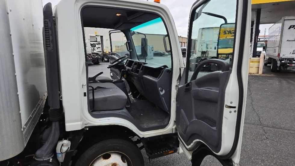 Light Duty Box Truck-Light and Medium Duty Trucks-Isuzu-2018-NPR EFI-New Bedford-MA-103,314\n\t\tmiles-$ 29,750 - Image 20