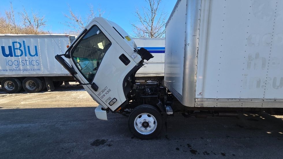 Light Duty Box Truck-Light and Medium Duty Trucks-Isuzu-2018-NPR EFI-New Bedford-MA-103,314\n\t\tmiles-$ 29,750 - Image 24