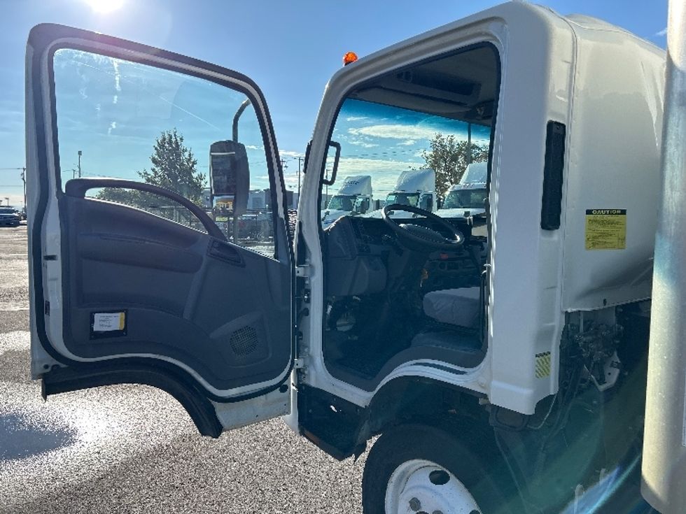 Light Duty Box Truck-Light and Medium Duty Trucks-Isuzu-2018-NPR EFI-Oklahoma City-OK-47,759\n\t\tmiles-$ 39,000 - Image 16