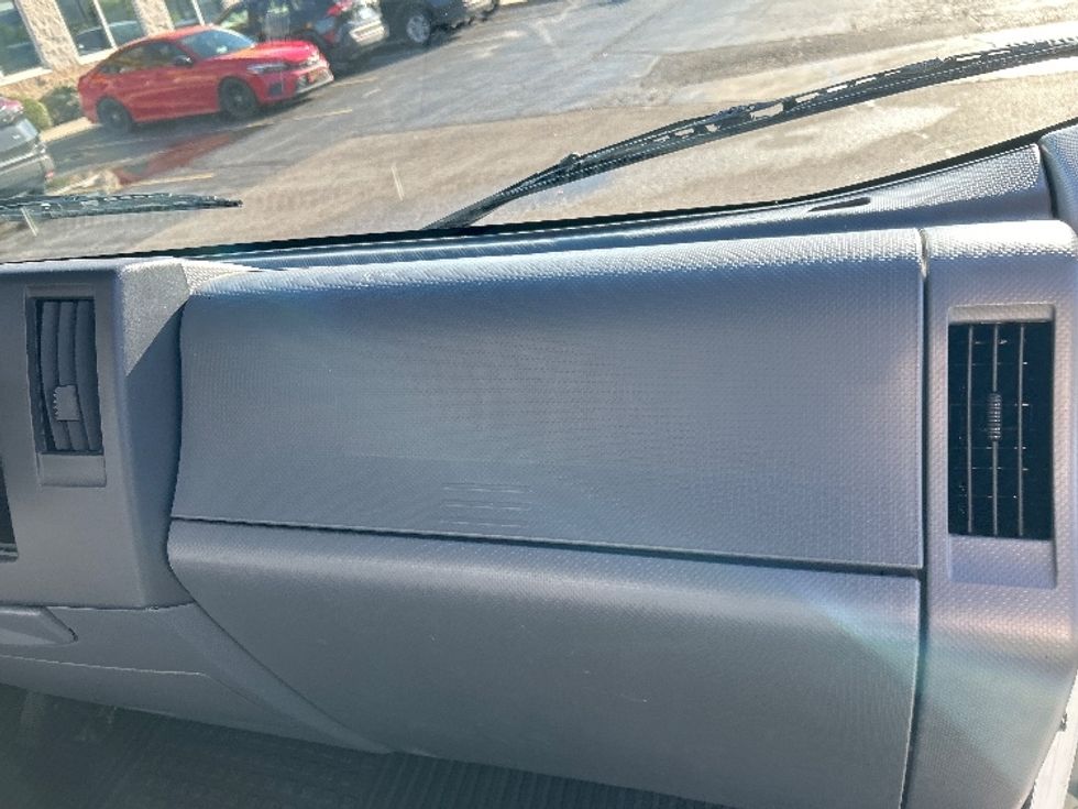 Light Duty Box Truck-Light and Medium Duty Trucks-Isuzu-2018-NPR EFI-Oklahoma City-OK-47,759\n\t\tmiles-$ 39,000 - Image 21