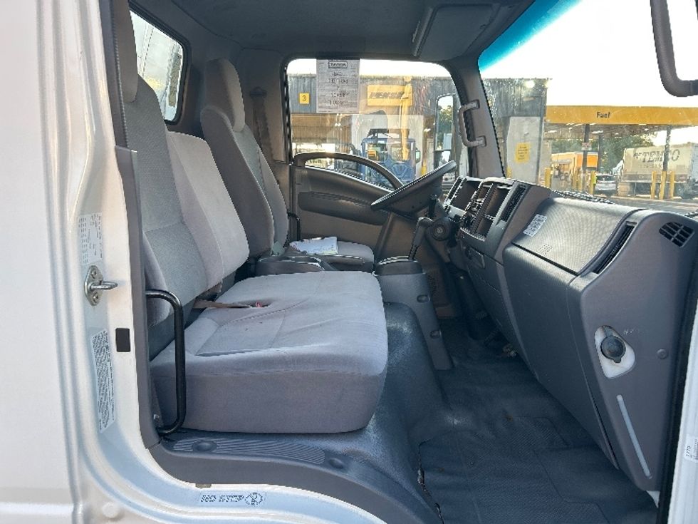 Light Duty Box Truck-Light and Medium Duty Trucks-Isuzu-2018-NPR EFI-Riviera Beach-FL-135,440\n\t\tmiles-$ 31,500 - Image 22