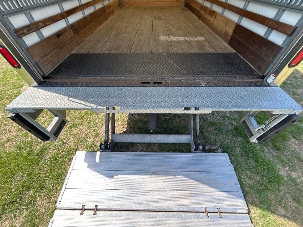 Light Duty Box Truck-Light and Medium Duty Trucks-Isuzu-2018-NPR EFI-Springfield-MO-104,415\n\t\tmiles-$ 32,750 - Image 10