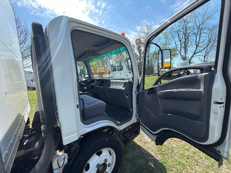 Light Duty Box Truck-Light and Medium Duty Trucks-Isuzu-2018-NPR EFI-Springfield-MO-104,415\n\t\tmiles-$ 32,750 - Image 20