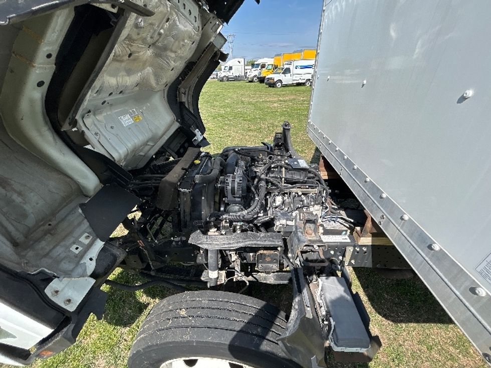 Light Duty Box Truck-Light and Medium Duty Trucks-Isuzu-2018-NPR EFI-Springfield-MO-104,415\n\t\tmiles-$ 32,750 - Image 24