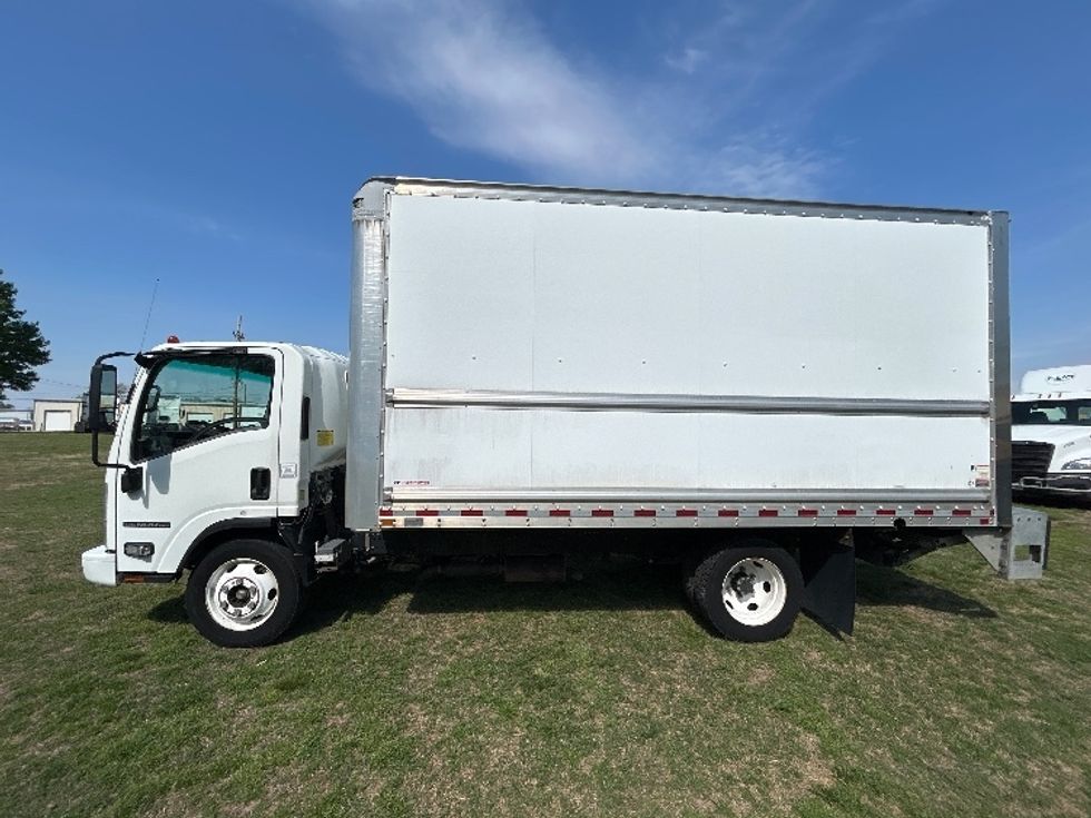 Light Duty Box Truck-Light and Medium Duty Trucks-Isuzu-2018-NPR EFI-Springfield-MO-104,415\n\t\tmiles-$ 32,750 - Image 4