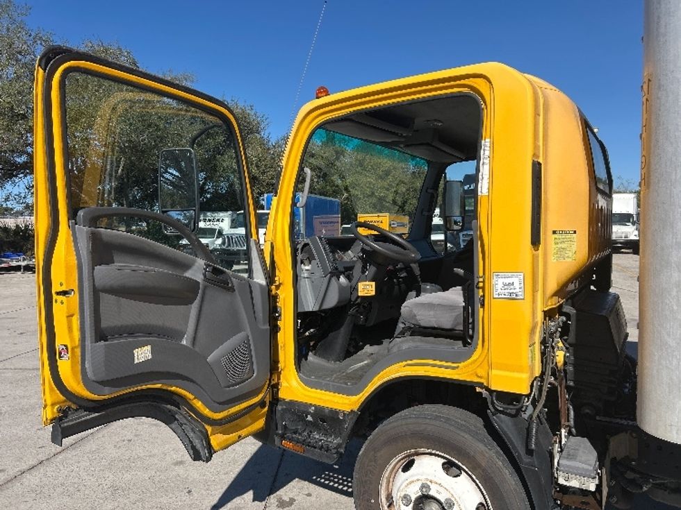 Light Duty Box Truck-Light and Medium Duty Trucks-Isuzu-2018-NPR EFI-Tampa-FL-147,034\n\t\tmiles-$ 26,500 - Image 16